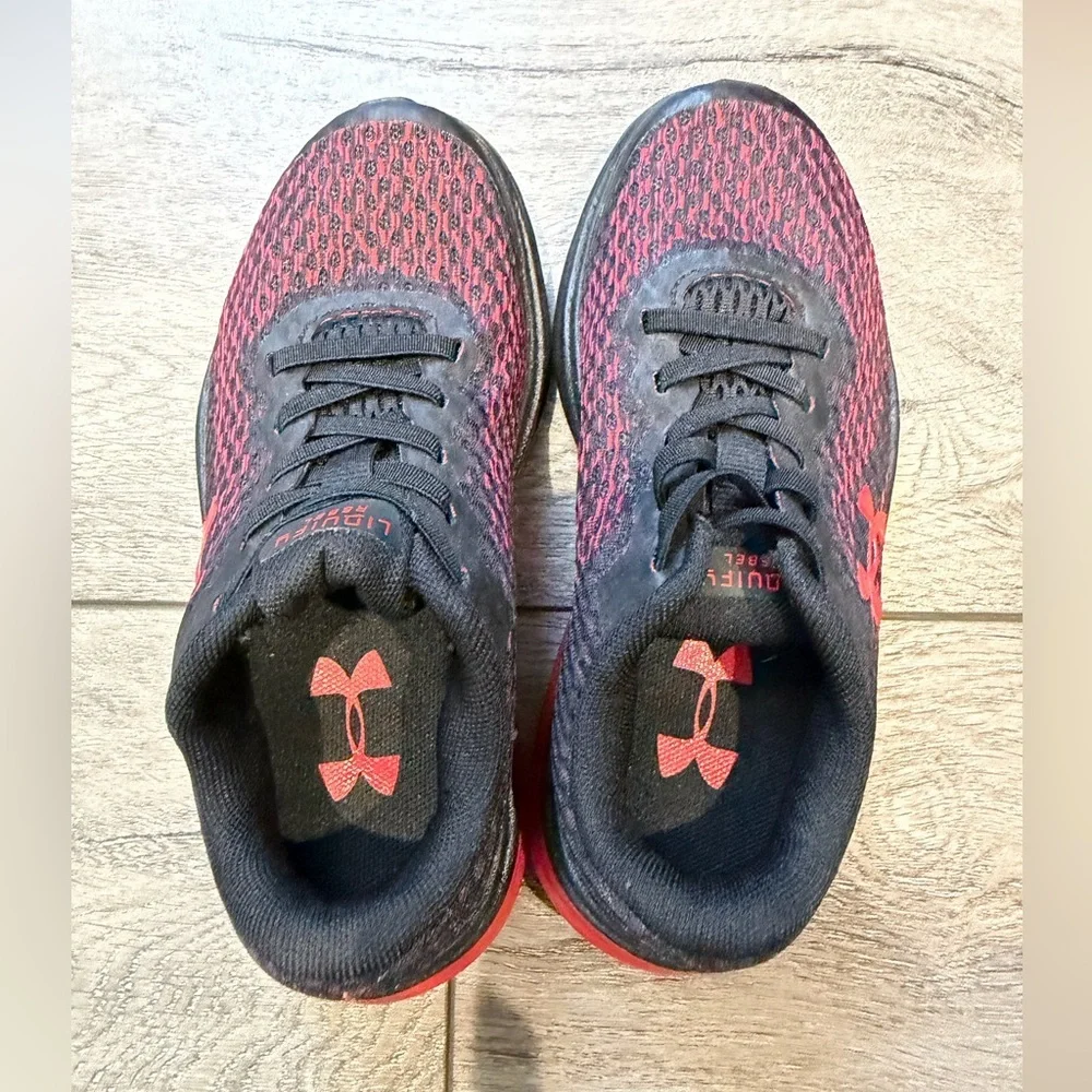 Under Armour Black and Red Running Shoes (1K)